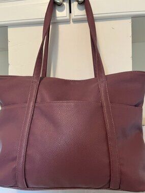 Mauve pink large shoulder bag.
